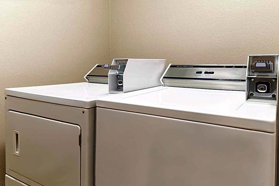 Country Inn & Suites by Radisson, Pella, IA