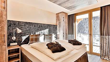 Deluxe Two-Bedroom Apartment