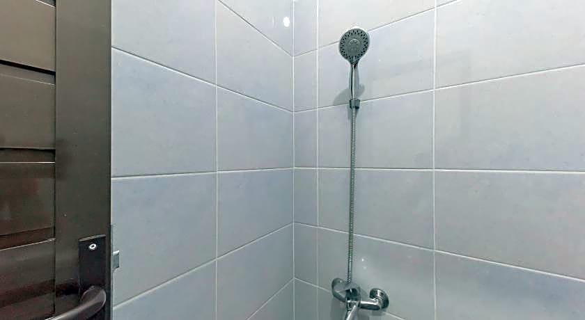 RedDoorz near Kiara Artha Park