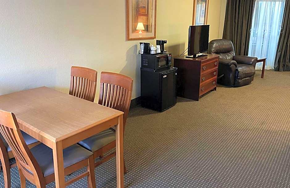 Crossroads Hotel & Event Center