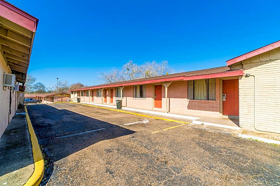 OYO Hotel Beeville -US 181