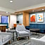 Holiday Inn Express & Suites North Fremont By IHG