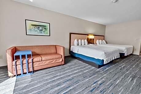 2 Queen Bed W Sofa Sleeper