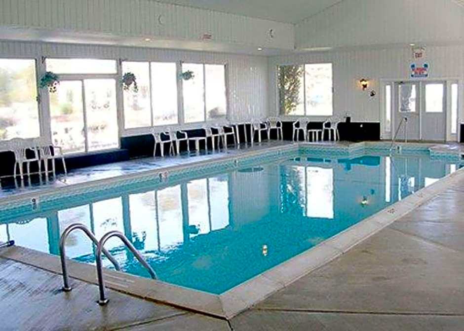 Quality Inn & Suites Mackinaw City Beachfront