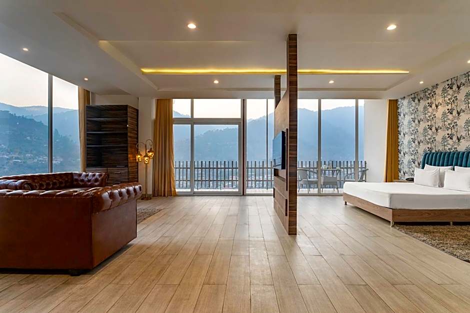 SPT Clarks Inn Suites, Mandi