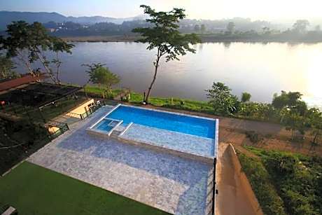 Chiangkhong Teak Garden Riverfront Hotel