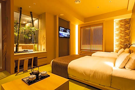 Japanese-Style Superior Twin Room (with 1 Futon from 3 Adults)