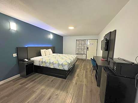 King Room - Disability Access - Non-Smoking