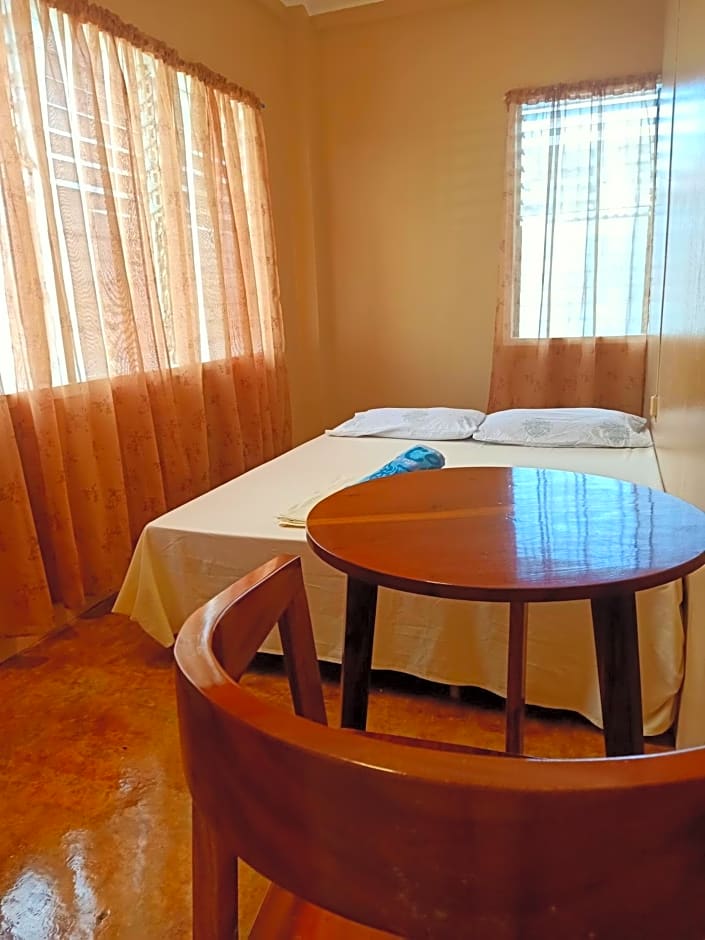 Laguno Bed And Breakfast Hostel