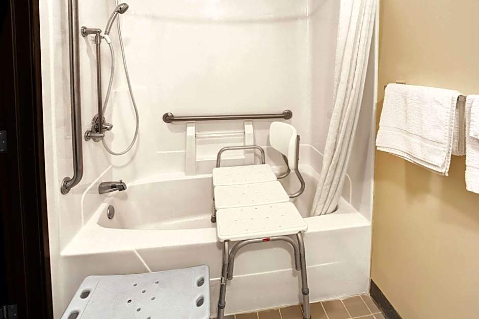 Super 8 by Wyndham Heath/Newark