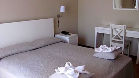 Double or Twin Room with Bathroom