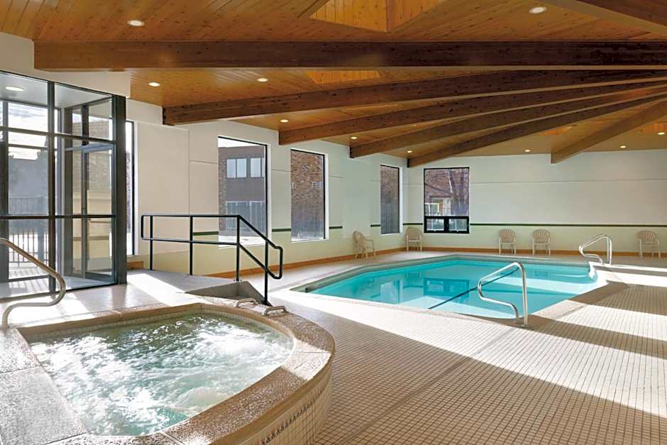 Delta Hotels by Marriott Helena Colonial