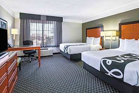 2 Full Beds, Mobility/Hearing Accessible Room, Bathtub w/ Grab Bars, Non-Smoking