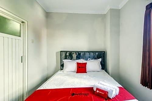 RedDoorz near Condongcatur Bus Station