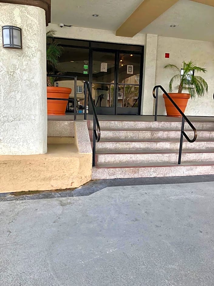 HUNTINGTON BEACH INN