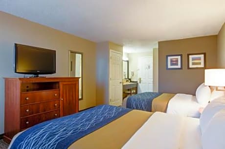 Queen Room with Two Queen Beds - Pet Friendly/Non-Smoking