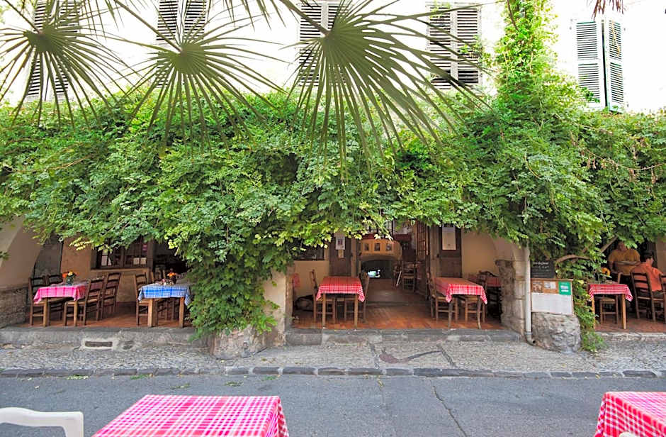 Hôtel Les Arcades