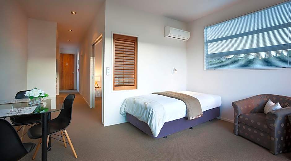 Broadway Motel & Miro Court Villas