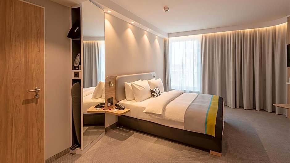 Holiday Inn Express Dusseldorf- Hauptbahnhof By IHG