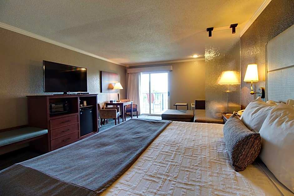 Best Western Harbour Pointe Lakefront