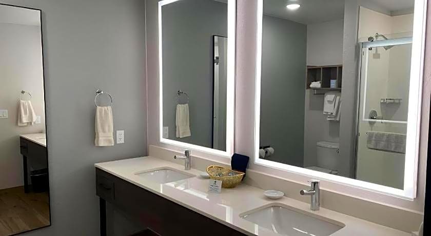 Best Western Lake Lucille Inn