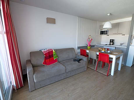 Two-Bedroom Apartment (6 Adults) - Patio Side