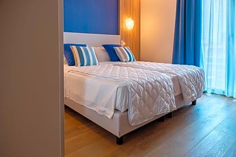 Large Single Room with Side Sea View