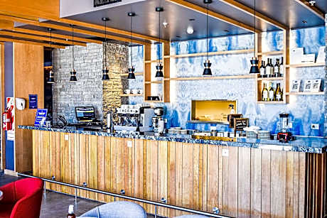 1 King Bed City View