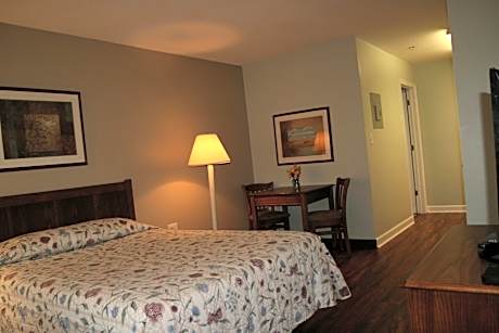 Deluxe King Suite