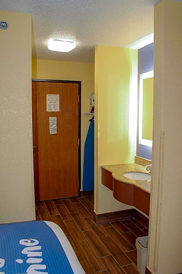 Days Inn by Wyndham Batavia Ohio