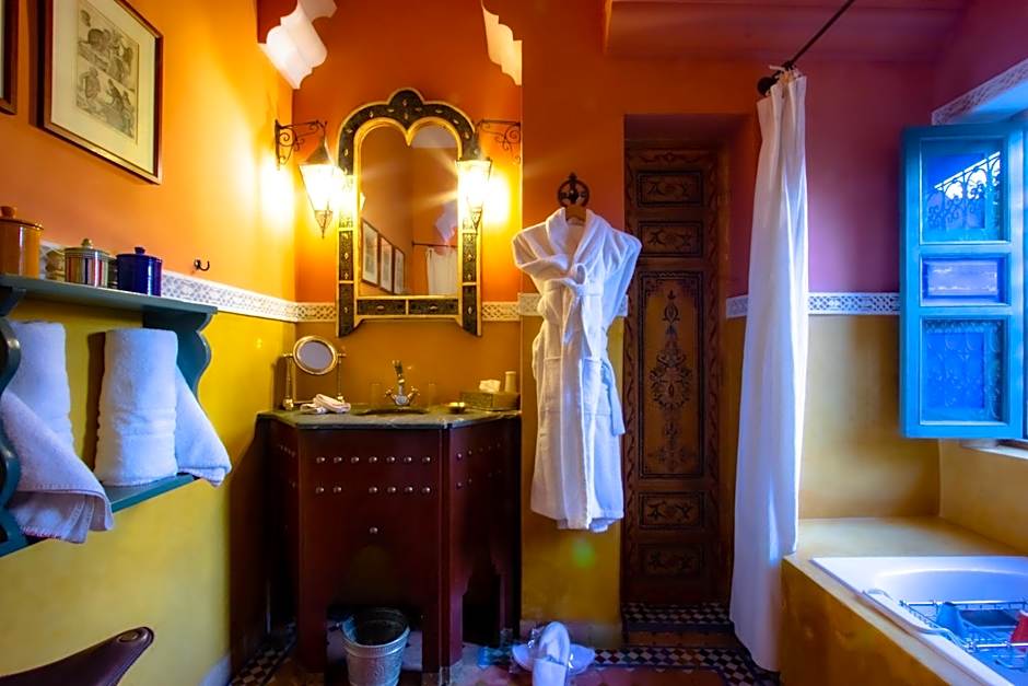 Riad Kaiss By Anika