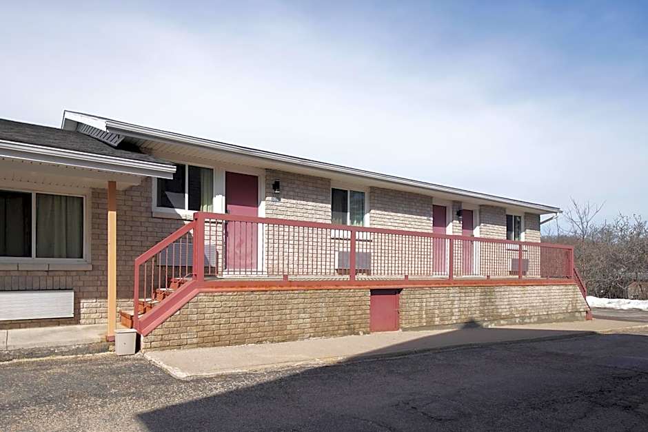 Super 8 by Wyndham Kingston