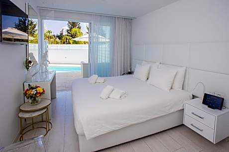 Deluxe Room with Private Pool