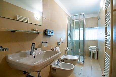 Economy Triple Room