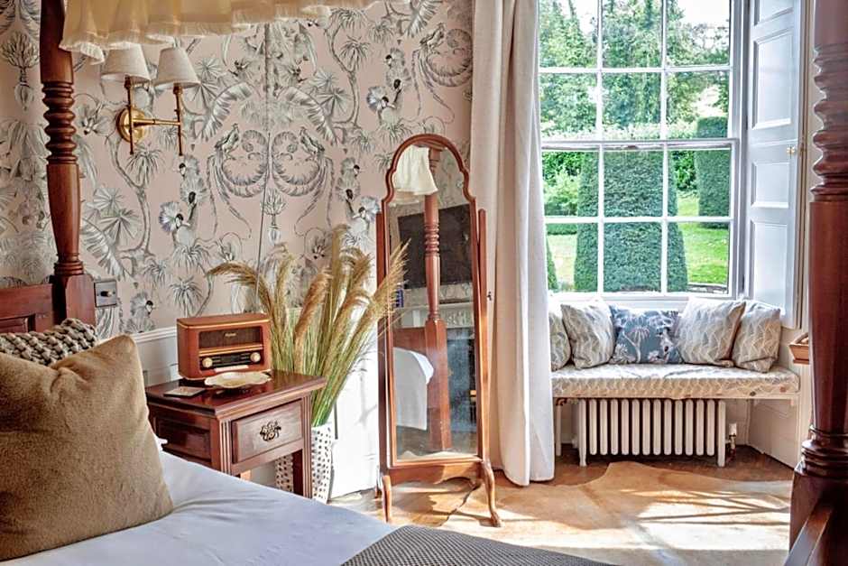 Burleigh Court Hotel