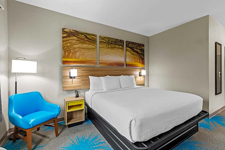 Days Inn & Suites by Wyndham Union City
