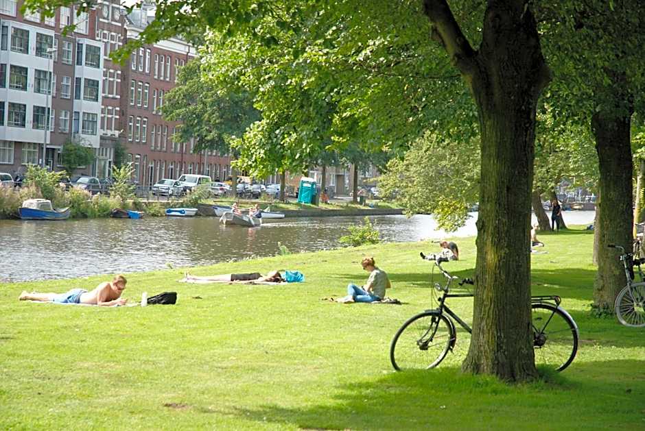 hip & stylish apartment in center, near trainstation, 15 min walk