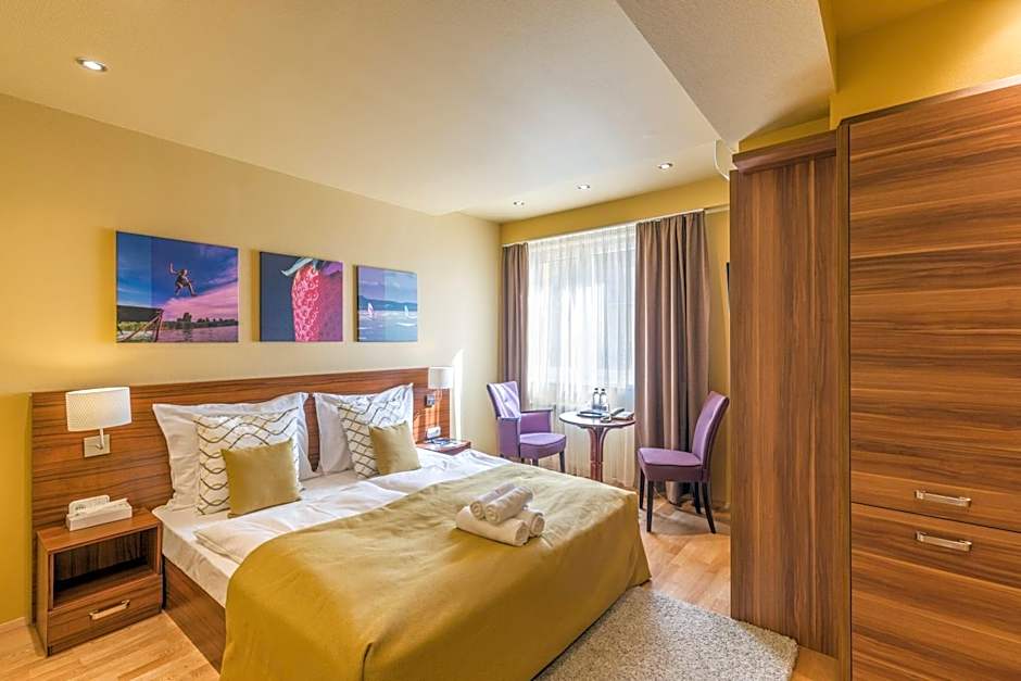 Tópart Hotel