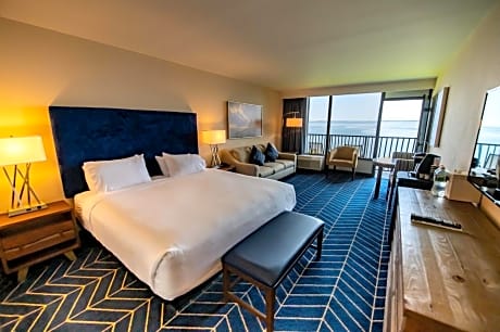 Oceanfront King Room with Single Sofa Bed - Mobility Access