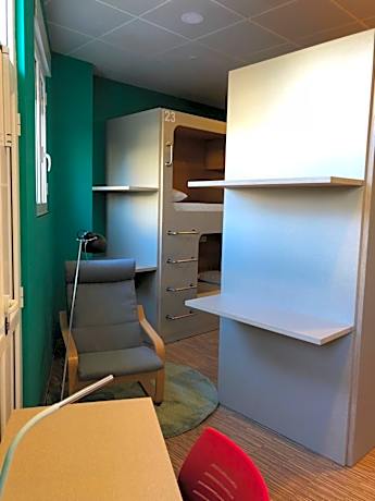 Bunk Bed in Mixed Dormitory Room