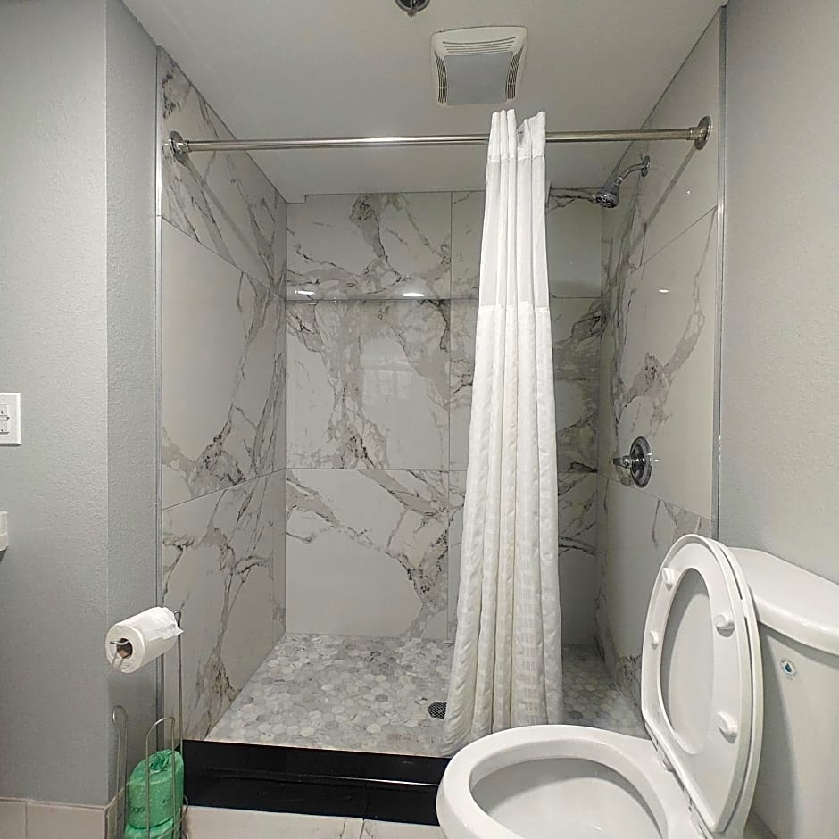Mountain Vista Inn & Suites - Near the Island inPigeon Forge