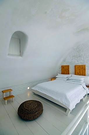 Superior Traditional Studio (2 adults)