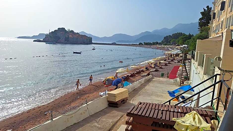 Montesan Luxury Apartment Beach Front