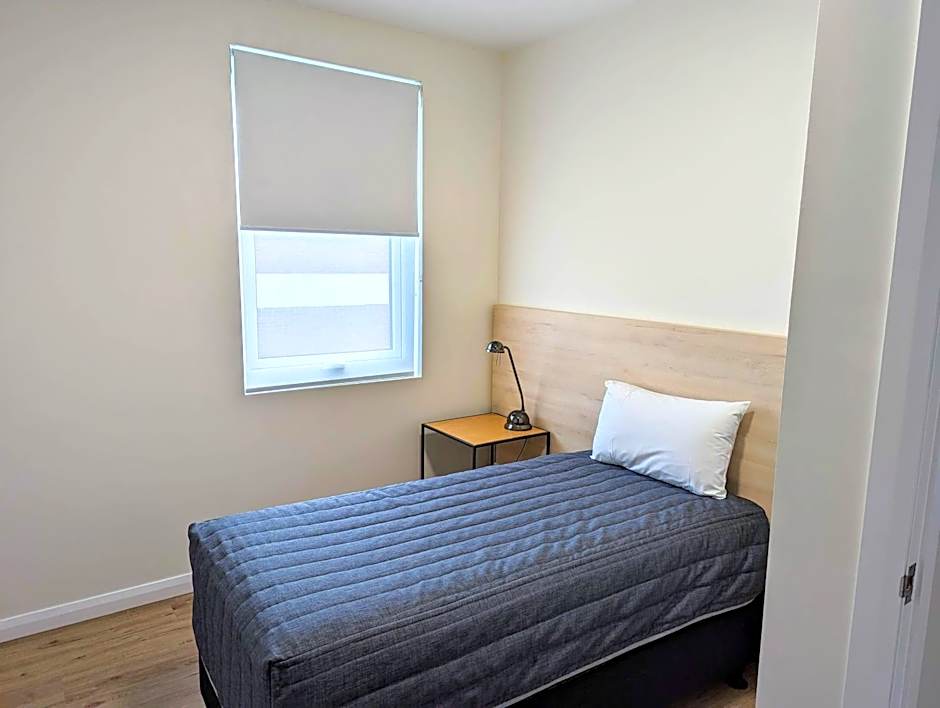 Mayfair Plaza Motel and Apartments
