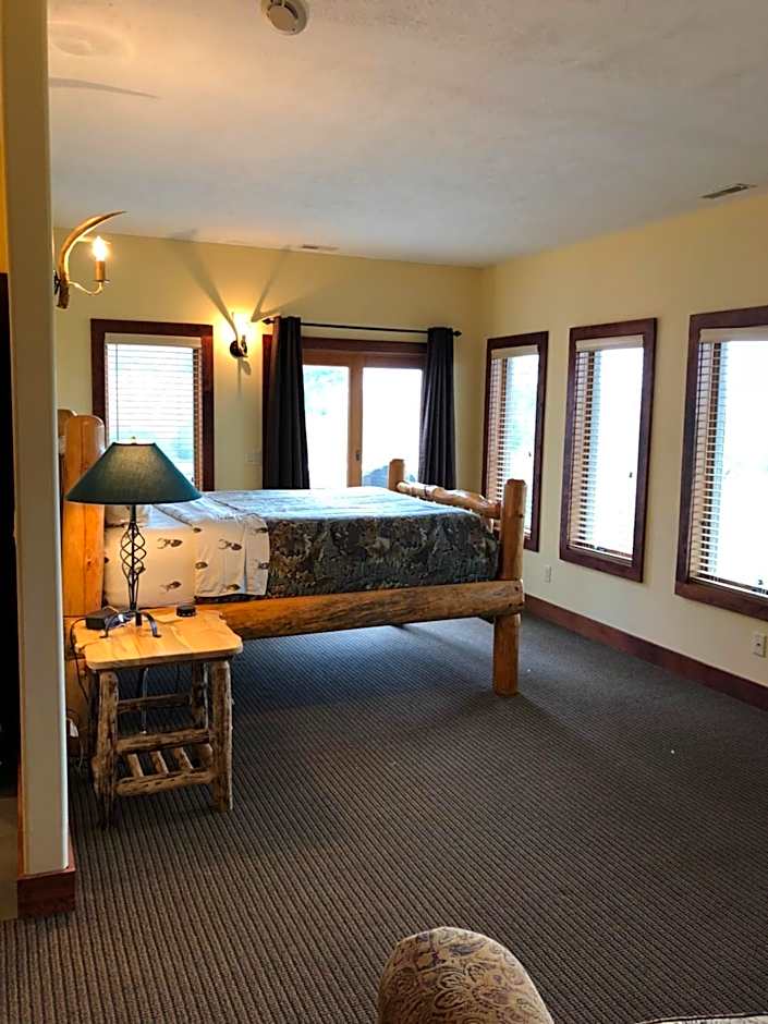 Photo 1 of 4 of 1 King Bed, Garden View
