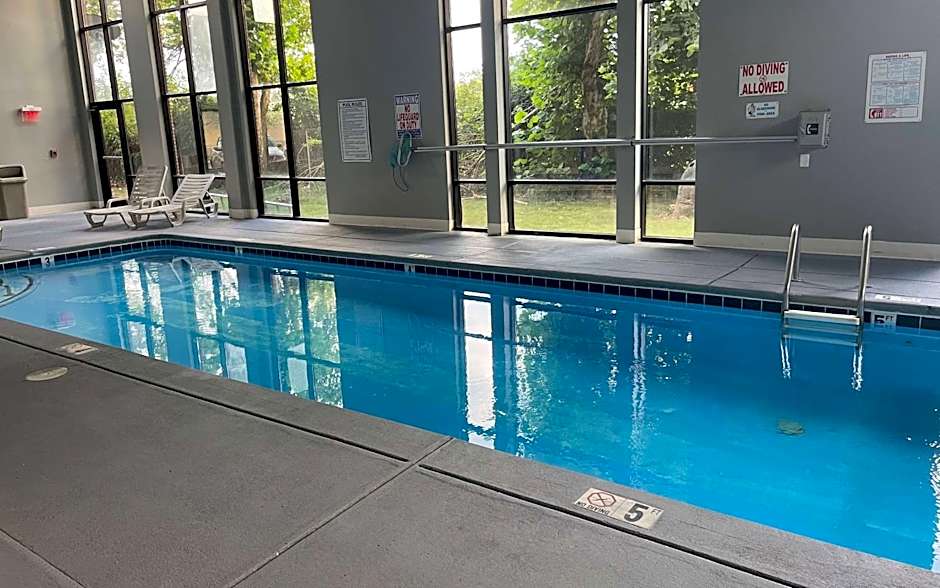 Days Inn & Suites by Wyndham Murfreesboro