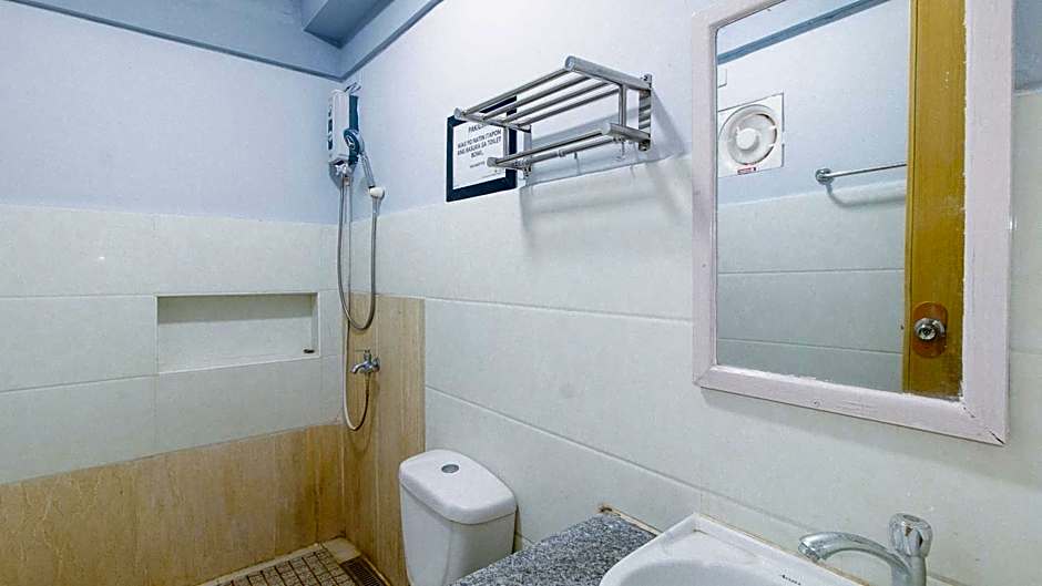 RedDoorz @ Sun Miles Hotel