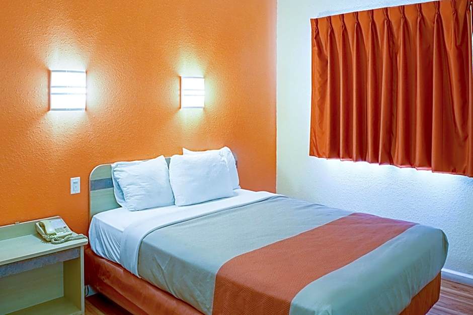 Motel 6-Seymour, IN - North