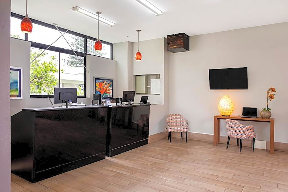 Irazu Hotel & Studios