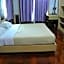 Dee Prom Hotel